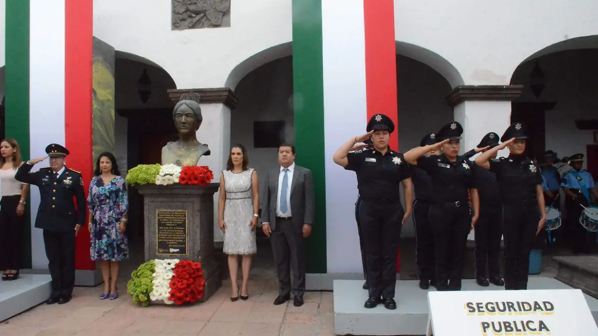 Montan Guardia de Honor en homenaje a Doña Josefa Ortiz de Domínguez.  Foto Luis Luévanos.